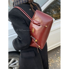 小众复古高级感腋下包包女2024新款简约大容量通勤包百搭单肩包