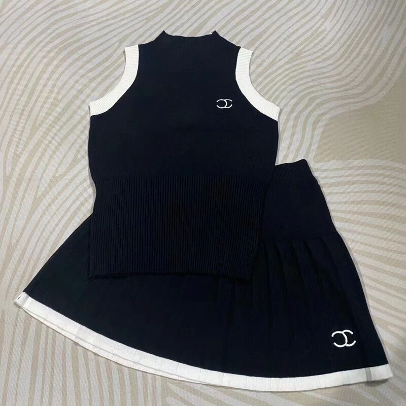 2026 Spring and Summer New Style Small Fragrant Embroidered Round Neck Slim-Fit Knitted Vest + Pleated Skirt Two-Piece Set