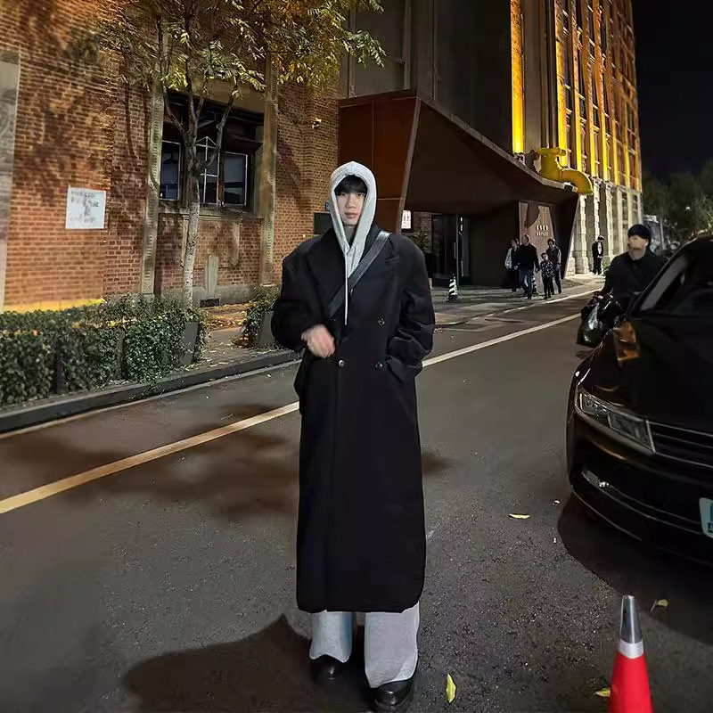 검은 모직 코트 남자 중간 길이의 가을과 겨울 두꺼운 느슨한 무릎 세트 폐색 된 트렌치 코트 한국 모직 코트