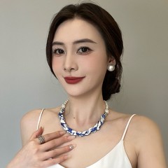 2025新型真珠磁気ボタンはシルクタオルを取り外してファッション的な洋風にバッグの多機能鎖骨鎖の高級感を配合する