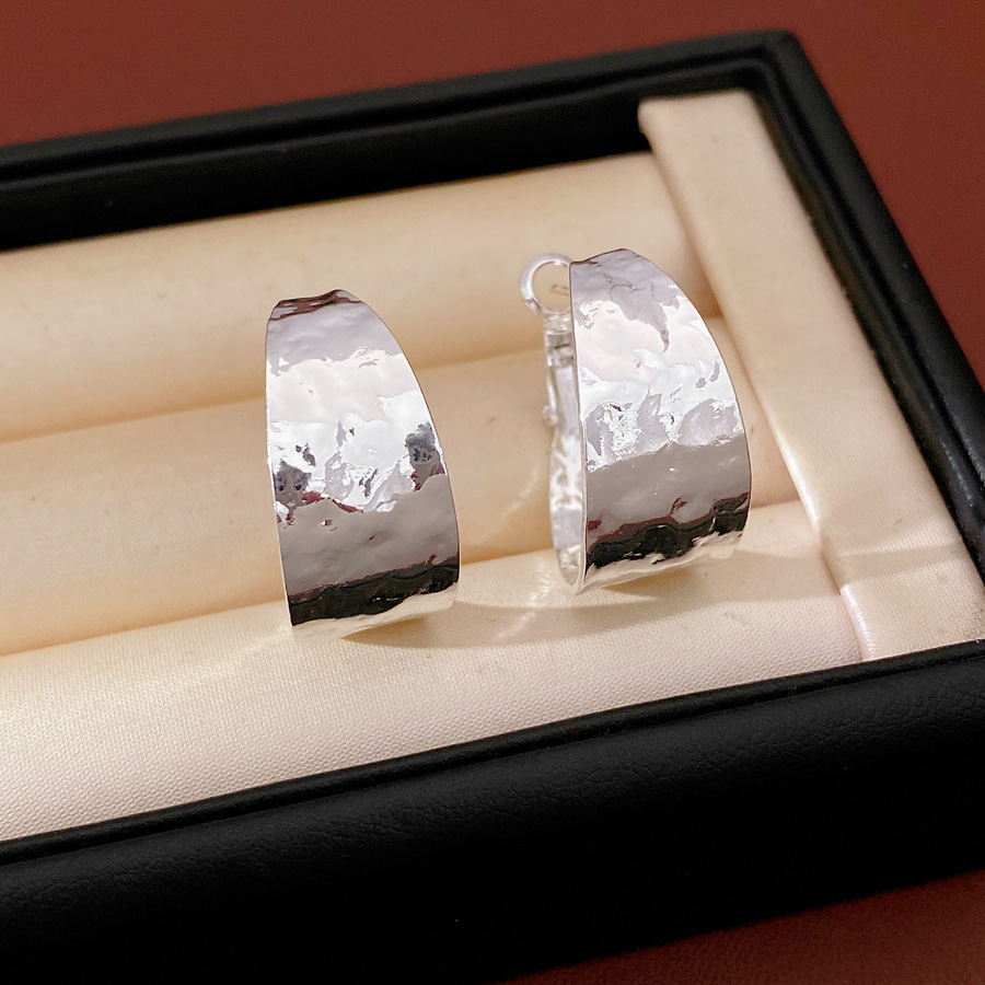 18k oro real chapado aguja de plata plegado pendientes redondos ligero lujo de alto nivel pendientes de metal de aire frío pendientes personales