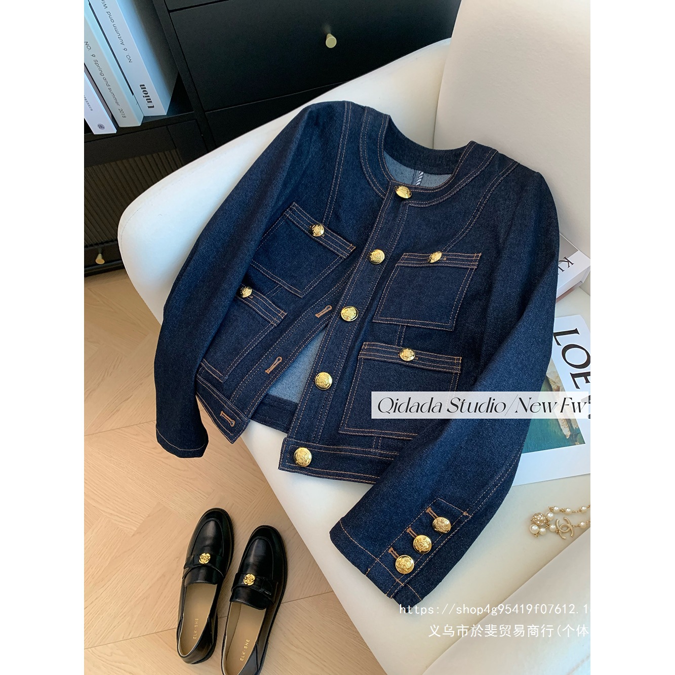 Blue Chanel-inspired round neck denim jacket, 2026 new style, women's autumn and winter, high-end short loose fit, fashionable and stylish.