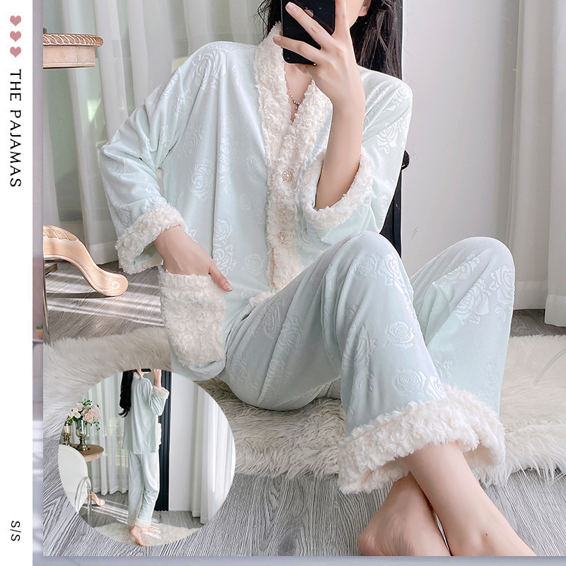 Long-Sleeved Island Velvet Pajamas for Women in Autumn and Winter, Warm, Comfortable, Sweet, Elegant and Cute, Two-Piece Home Clothes Set That Can Be Worn Outside