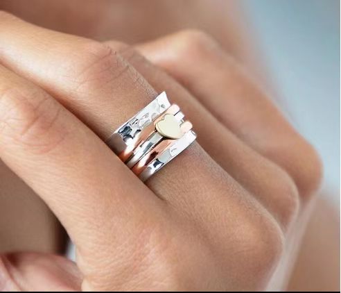 Fashion Stripe Heart Shape Alloy Women's Rings 1 Piece display picture 2