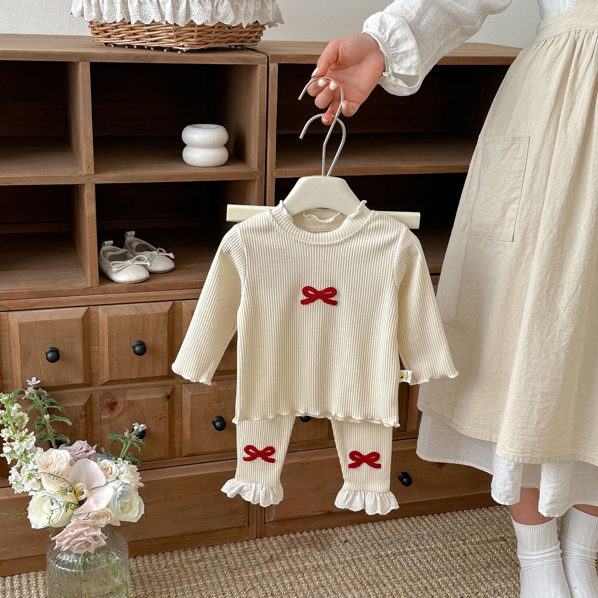 Brand base long-sleeve with bow