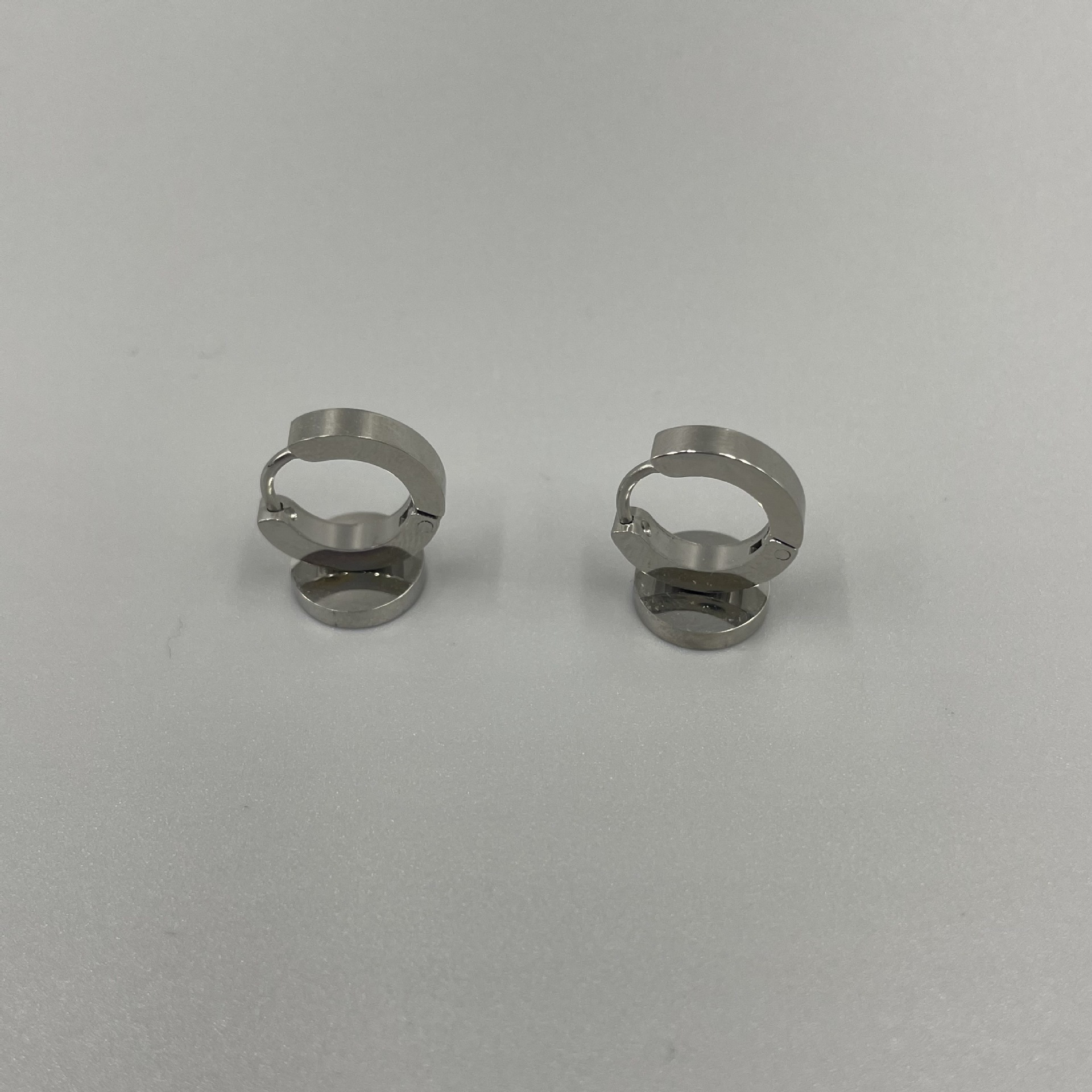 Pendientes de celebridades de Internet pendientes individuales de estilo coreano de los hombres con orejas perforadas pendientes guapos de moda Social dominantes de los hombres estudiantes femeninas simples