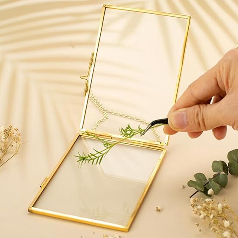 Metal Brass Glass Photo Frame Herbarium Dried Flowers 6inch 7inch Photo Frame High-End Light Luxury Art Photo Frame Customization Metal Brass Glass Photo Frame Herbarium Dried Flowers 6inch 7inch Photo Frame High-End Light Luxury Art Photo Frame Customization