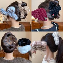 秋冬氛围感毛绒三角形发夹抓夹时尚气质百搭鲨鱼夹设计感小众发饰