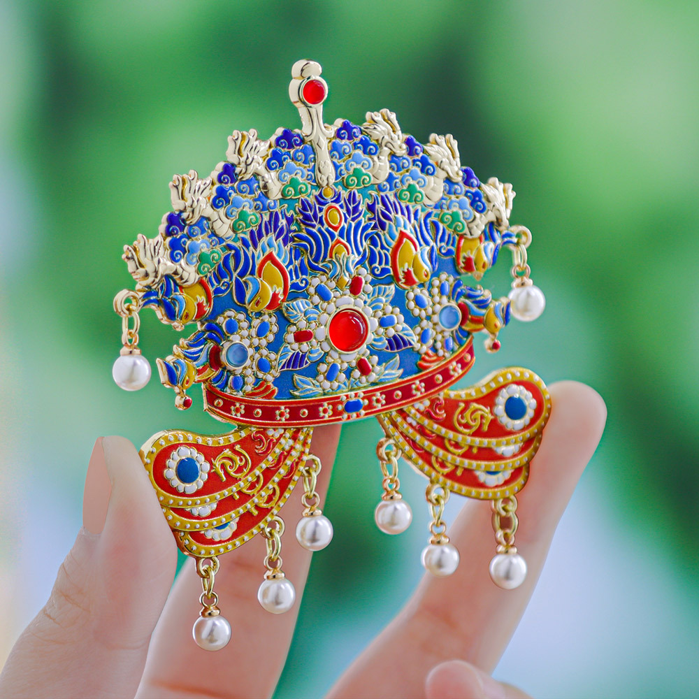 鳳冠冷蔵庫は故宮国風博物館の文創観光記念品の特色の贈り物を貼ります。