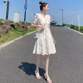 天丝绣花白色连衣裙夏季新款收腰显瘦气质领中长款仙女裙潮