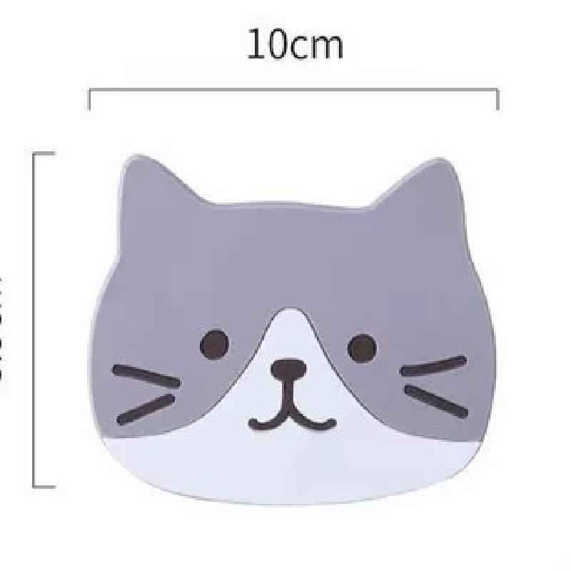 작은 회색 고양이