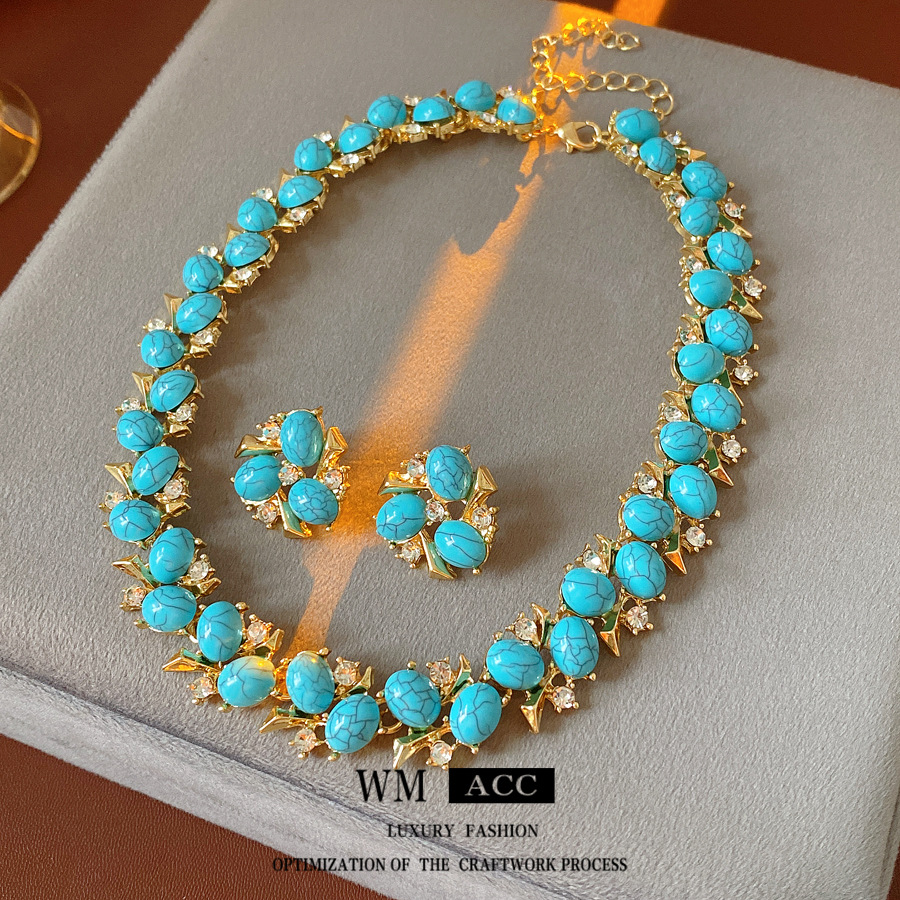 Medieval vintage flor de zircón collar de pendientes ligero lujo nicho conjunto retro joyas versátiles femeninas sensación superior