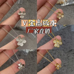 V金高バージョンのクローバーのネックレスがいっぱいです。