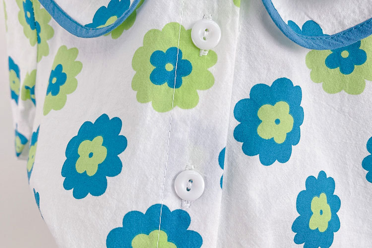 蓝花双领衬+波点蝴蝶结牛仔