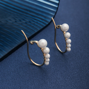 法式小众温柔风明星同款高级感金色耳饰时尚通勤无耳洞珍珠耳骨夹