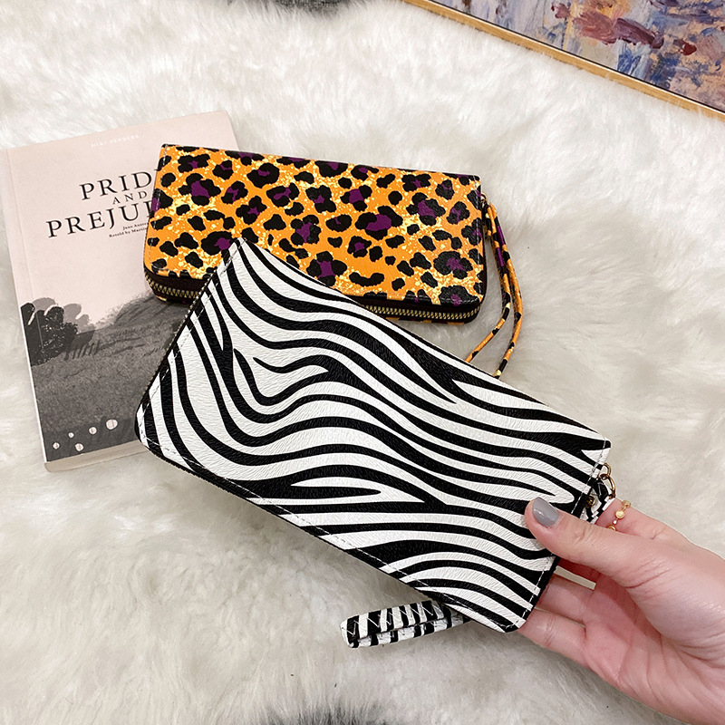 2023 New Leopard Print Diamond Grid Long Wrist Women's Practical Zero Wallet Gift Small Bag_voghion.com