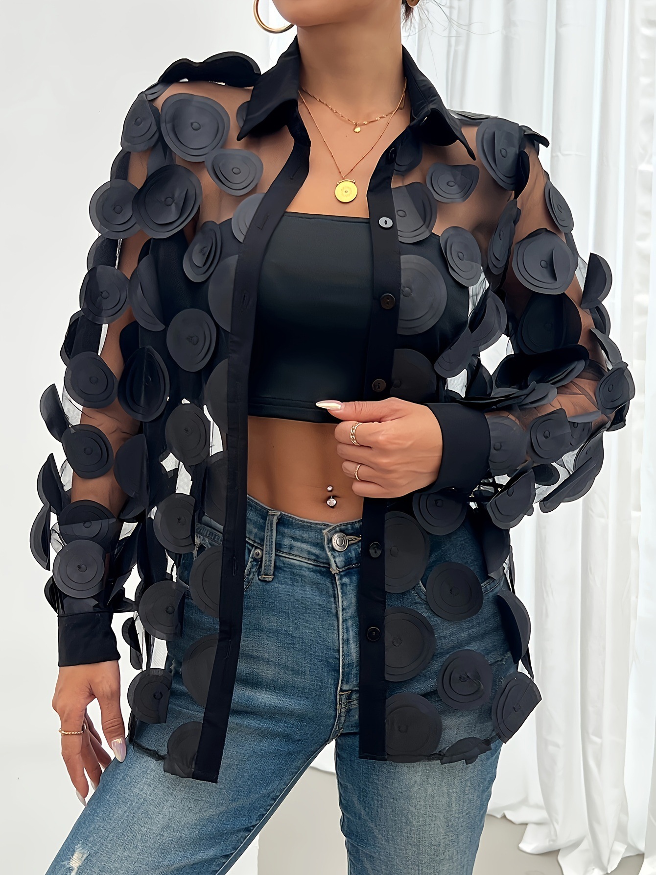 Camicia da donna a maniche lunghe con motivo traforato in rete, elegante, con collo alto, decorazione floreale tridimensionale e bordo incrociato_voghion.com