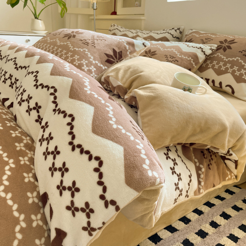 2025 nuevo dibujo animado de leche de seda de cuatro piezas en invierno engrosado calentamiento sábanas de seda de coral cubierta ropa de cama