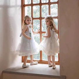 童连衣裙;童礼服;童套装