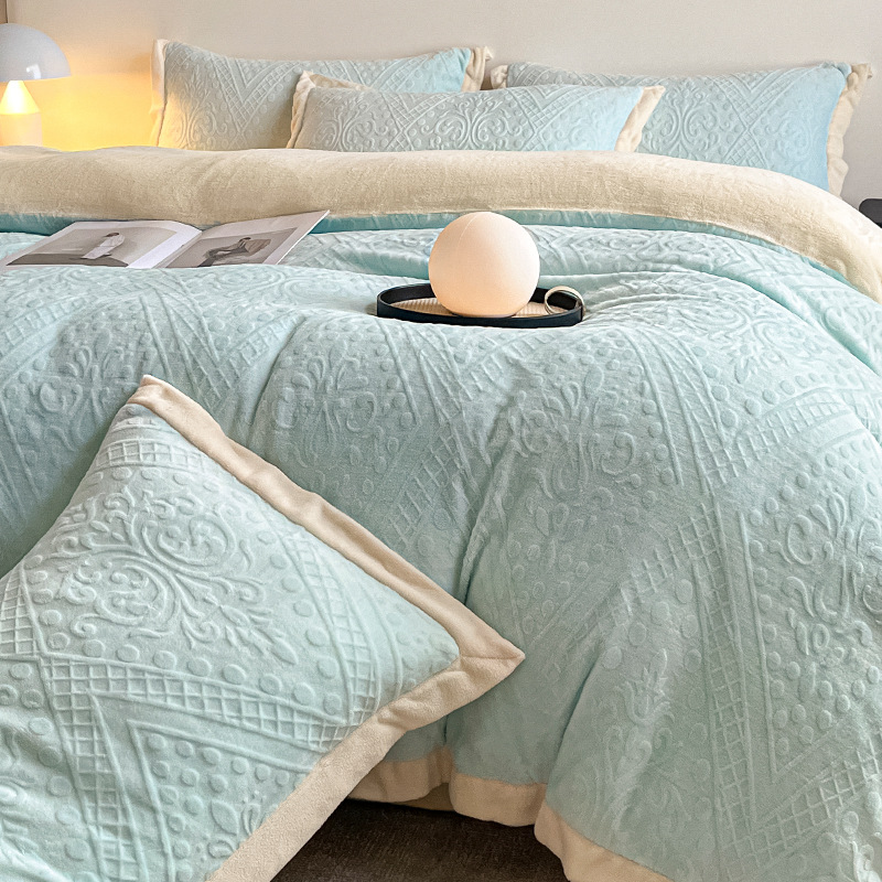 Luz de lujo tallado de leche de seda de cuatro piezas en invierno engrosado cálido coral edredón sábanas de peluche de tres piezas