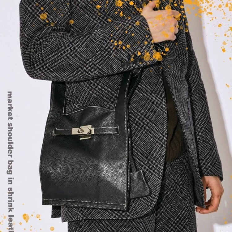 Korean and Japanese Influencer Designer Style 2026 Spring/Summer Exquisite Lock Buckle Small Bag for Women, Commuter Crossbody Kelly Bag