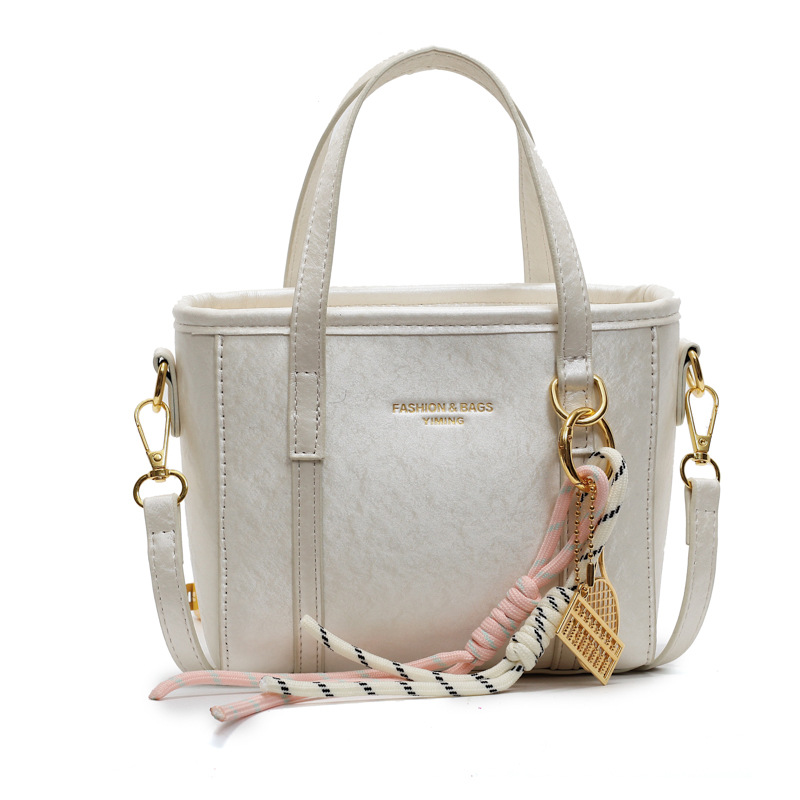 Bolso de cubo de comercio exterior para mujer sentido de alta gama 2025 nuevo bolso de hombro de viajero de todo fósforo bolso de mensajero de moda casual simple