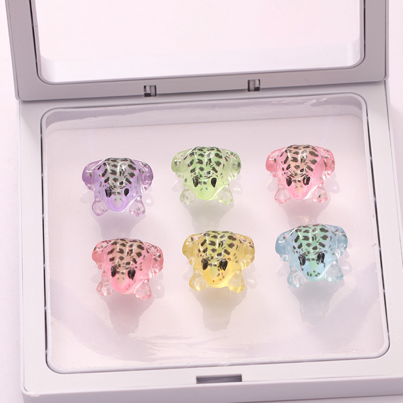 树脂夜光小青蛙 儿童玩具批发diy立体小配件蛤蟆吊坠挂件跨境饰品