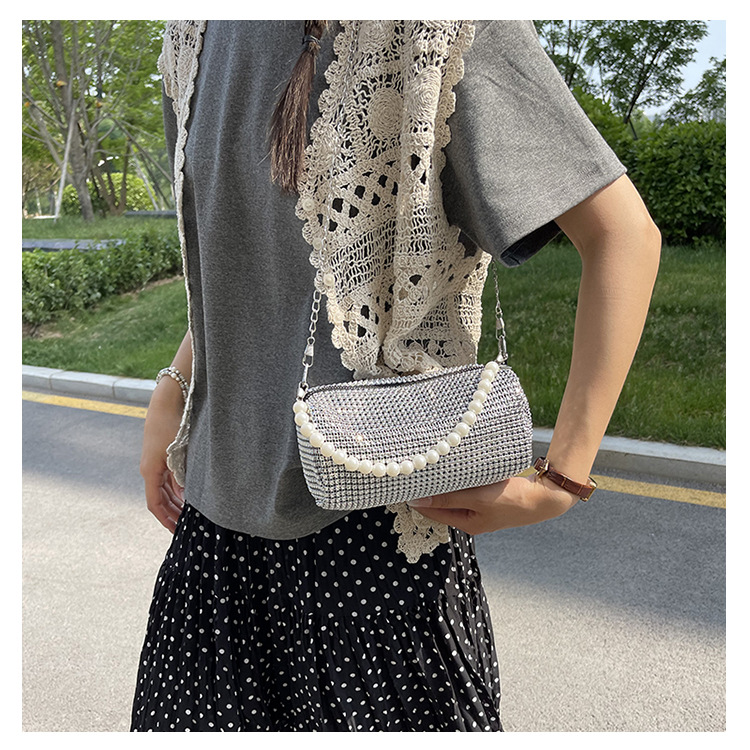 Borsa a tracolla Boston a mano con catena occidentale alla moda, nuova primavera/estate, con diamante lucido e perla sotto le ascelle_voghion.com
