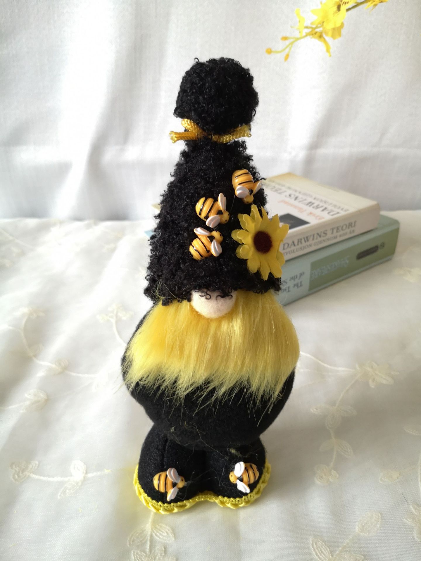 Bee Festival Faceless Doll Standing Doll Holiday Gift Ornament Wholesale Nihaojewelry display picture 2