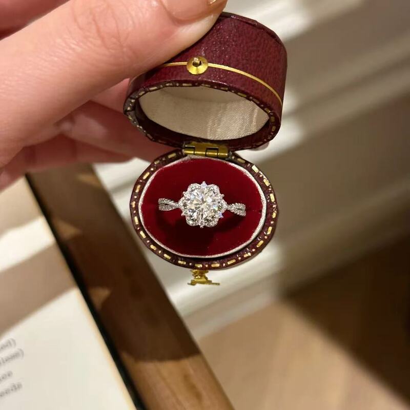 High-End Copper Six-Claw Imitation Diamond Ring for Women, Simple and Fashionable Couple Style Zircon Ring with a Luxurious and Sophisticated Feel, Wholesale High-End Copper Six-Claw Imitation Diamond Ring for Women, Simple and Fashionable Couple Style Zircon Ring with a Luxurious and Sophisticated Feel, Wholesale