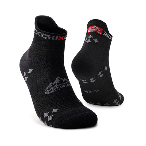 Spring and summer new sports socks for men and women outdoor running basketball socks long socks black white socks cross-border wholesale