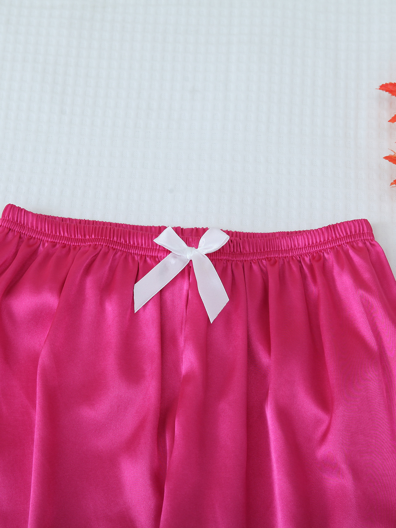 Dames satin pyjama set met korte mouwen en lange broek_voghion.com