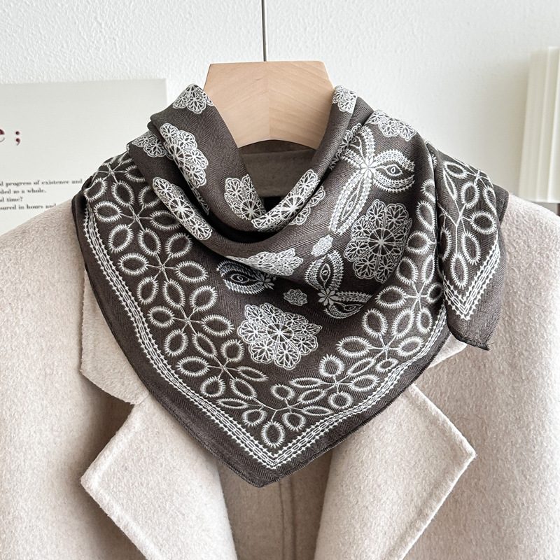 클로버 - 회갈색