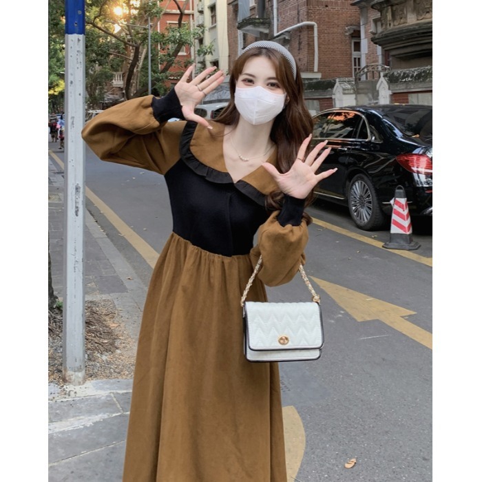 大きいサイズの婦人服の高級感の子供の襟のニットのワンピースの秋の太っているMMは腹を遮ってやせているスカートの気質の小さい黒いスカートを現します。|undefined
