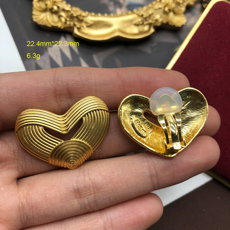 10g Weight Artificial Pearls Inlay Material Ear Studs Classification 1 Pair Quantity Daily Occasion Alloy Material Heart Shape Pattern Women'S Gender Plating Design Retro Style 1 Pair Retro Heart Shape Alloy Plating Artificial Pearls Women's Ear Studs 10