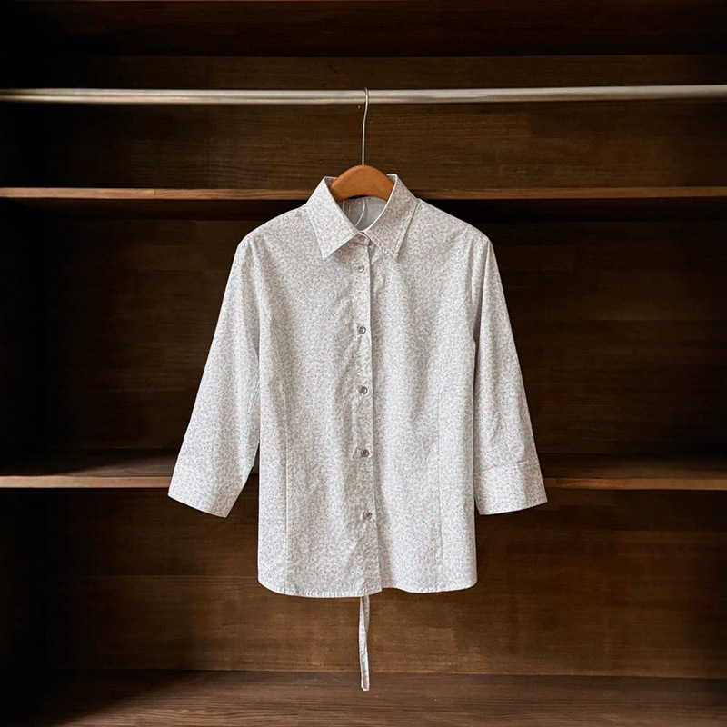 In Stock: Women's Floral Turn-Down Collar Shirt with Cross-Tie Back, 2026 Waist-Cinching Three-Quarter Sleeve Top Yinandyang