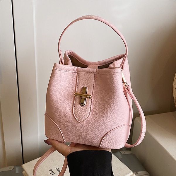 Bolso de mano popular de alta gama para mujer 2025 nuevo bolso de mensajero de todo fósforo de moda exquisito bolso de cubo de un solo hombro de fuego súper caliente