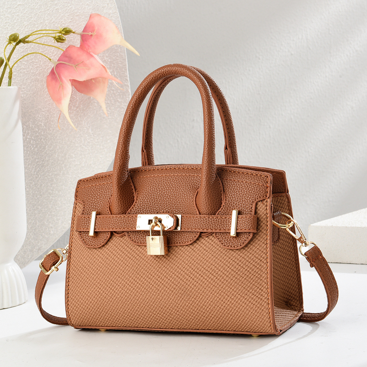 Nuevo modelo de fabricante de patrón de lichi bolso de mensajero de mujer bolso de mensajero 2025 salvaje moda de un solo hombro bolso de madre para mujer portátil