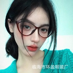欧米のレトロなメガネの女性のギャルの赤い茶色の猫の目の近視眼の鏡の枠のすっぴんな顔はやせていることを現して青い光の平光の鏡の男を防ぎます。