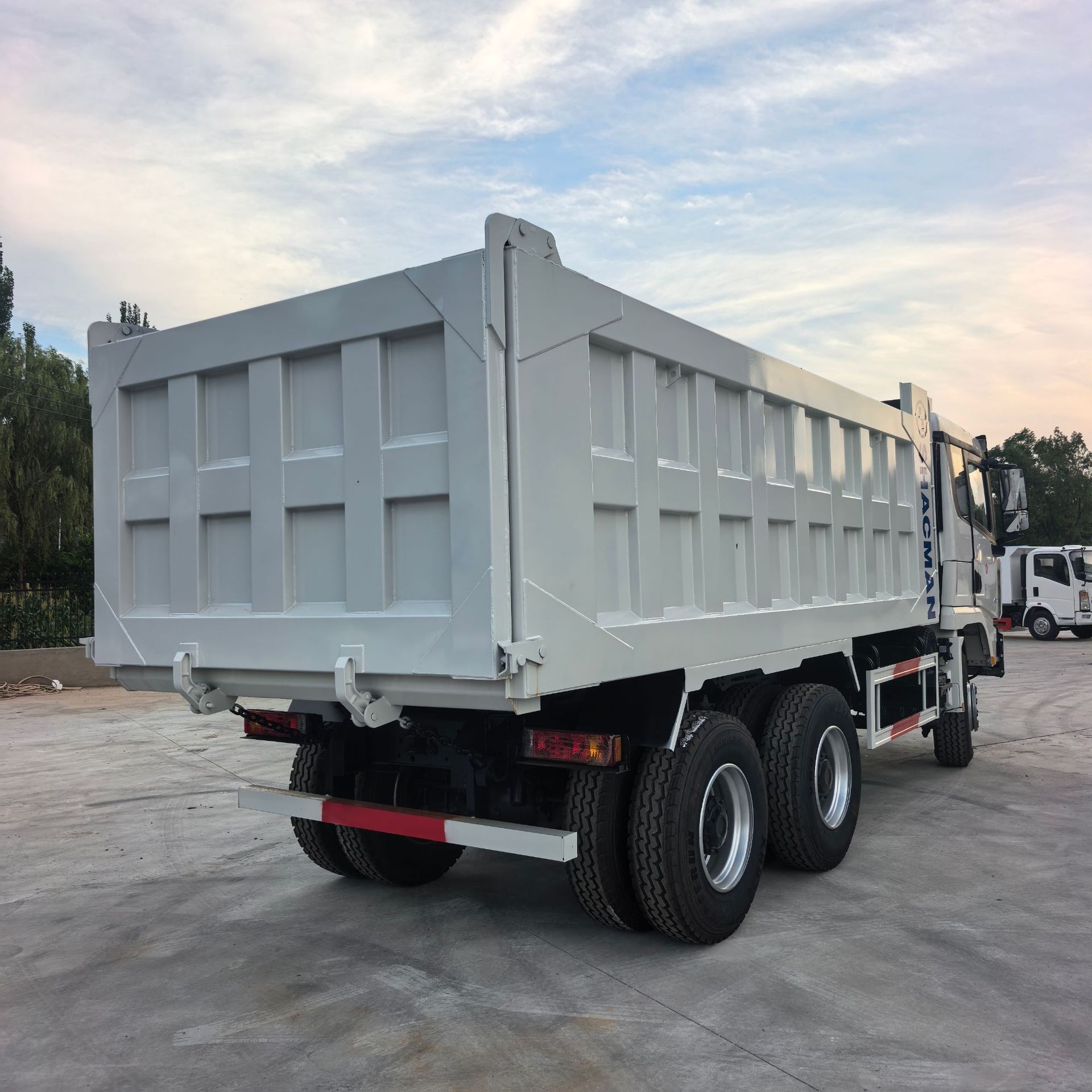 Shacman Delong X3000 dump truck exported to Africa, 6×4 muck truck, 430 horsepower SHACMAN tractor head