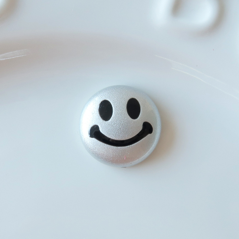 人気メッキ愛蝶ネクタイアクセサリー高級感シルバーグレー笑顔ヘアアクセサリー材料卸売り