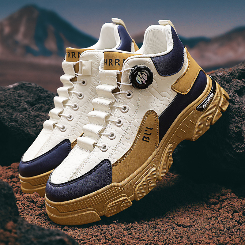 Botones rotativos de estilo retro de cuero de empalme sin correa botas Martin de otoño al aire libre a prueba de viento botas de hombre