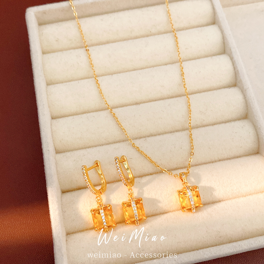 Temperamento exquisito, collar de pendientes retrógrados cuadrados, lujo ligero, nicho, cadena de clavícula, conjunto de joyas al por mayor.