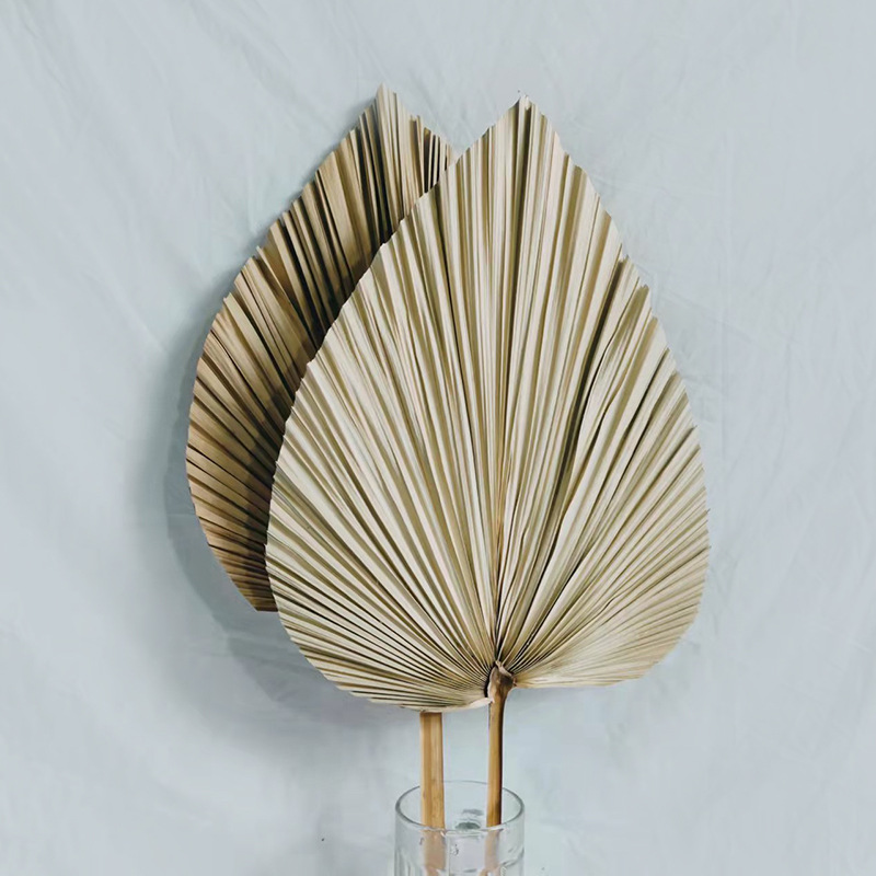 Source factory Pudao dry flower 30 cm wide and 40 cm high heart-shaped large size rustic style wedding decoration suitable for placement and display 
