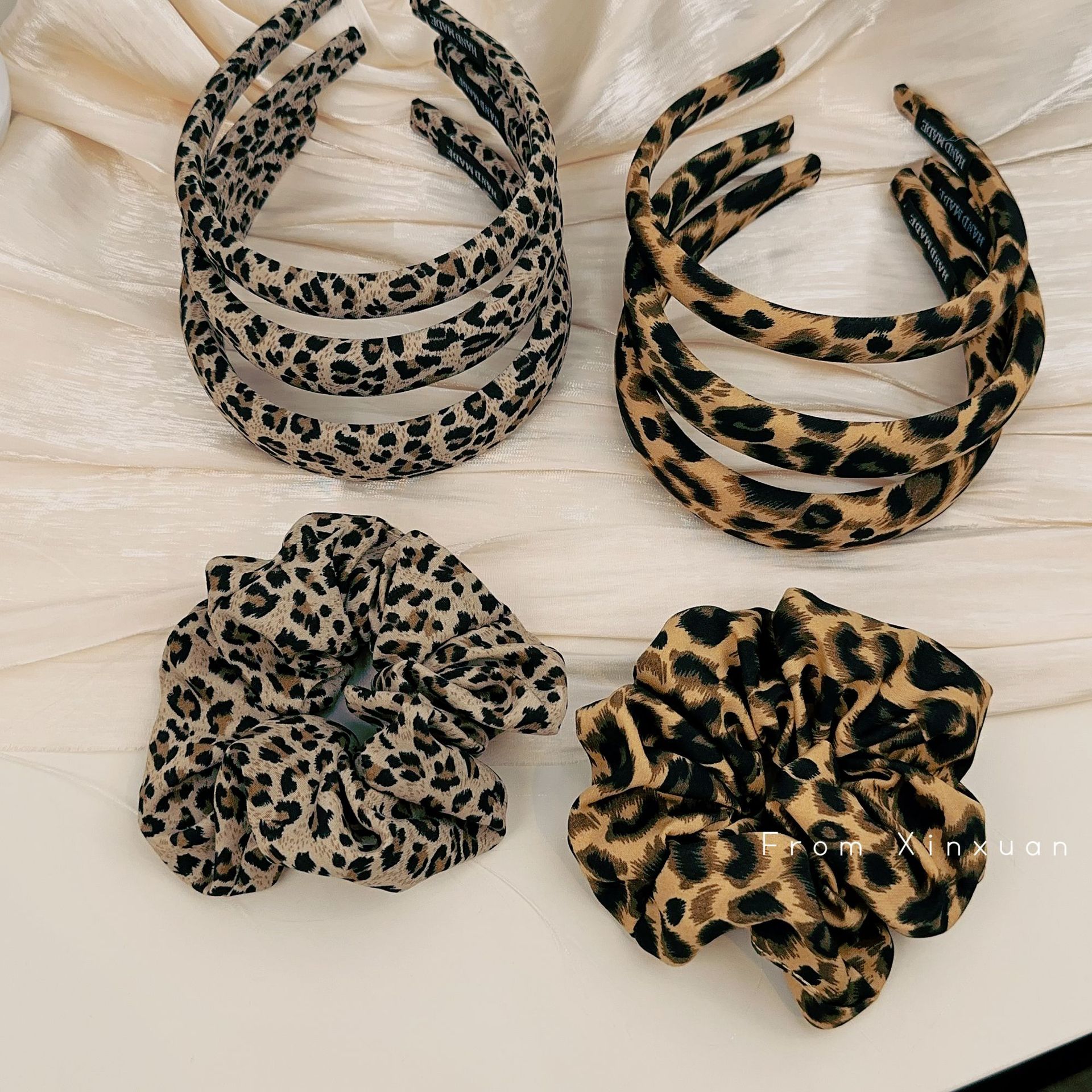 Bandeau imprimé léopard et chouchou pour coiffures élégantes_voghion.com
