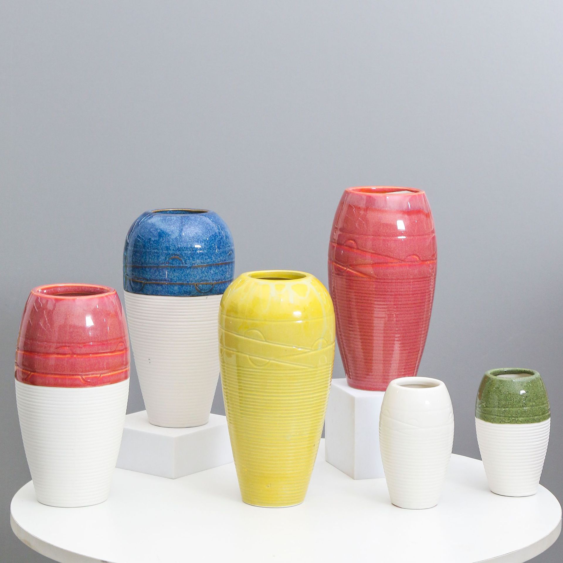 Colorido florero de cerámica decoración artesanía creativa cambio del horno flor seca hogar color esmalte simple Hotel florero al por mayor