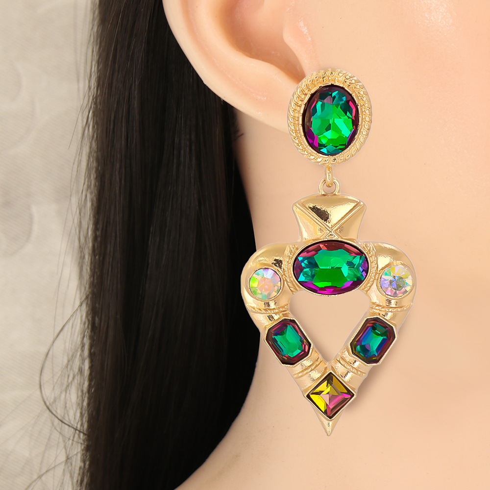 Fashion Diamond-studded Geometric Heart-shaped Earrings display picture 15