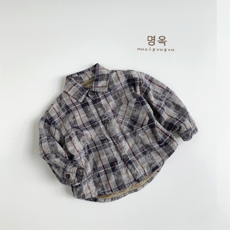 Camisa de terciopelo a cuadros de color frito 2025 invierno nueva ropa de bebé para niñas niños versión coreana de la chaqueta cálida retro de moda
