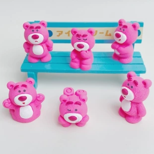 Крупные клубничные мишки из смолы фигурки и брелоки