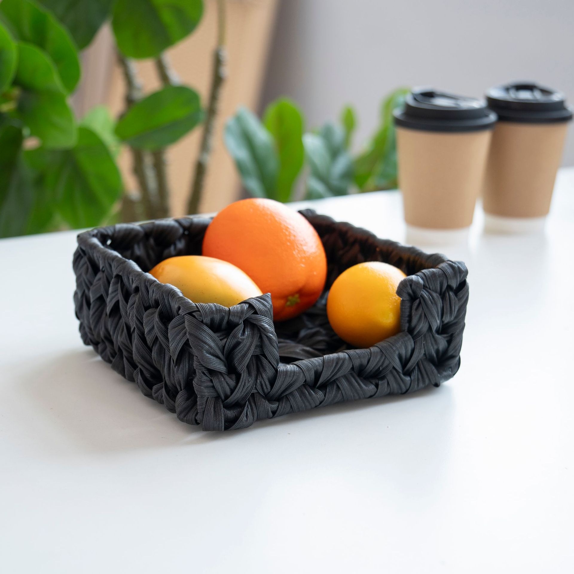 Fábrica directa venta caliente tejido de caña de plástico canasta de almacenamiento de cosméticos de escritorio canasta de almacenamiento de baño canasta de almacenamiento impermeable a prueba de humedad